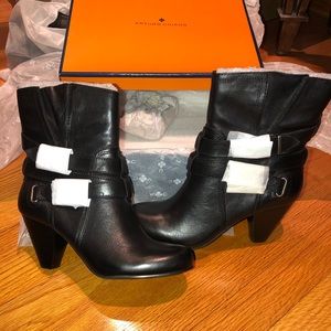 🚨BRAND NEW🚨 Arturo Chiang Booties!